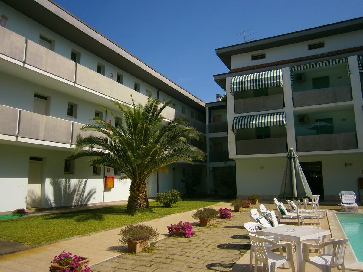 Residence Verde Pineta Принчипина-а-Маре Экстерьер фото